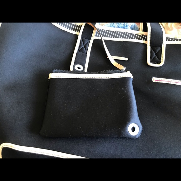 Juicy Couture tote/overnight bag w/wristlet. - Picture 3 of 3